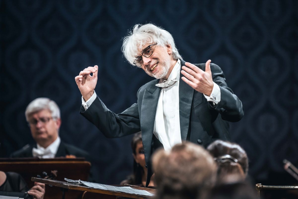 Giovanni Antonini, 29. listopadu 2023 (zdroj: Česká filharmonie, foto Petr Chodura)